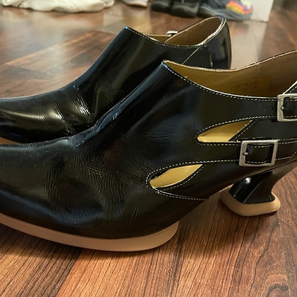 Elegant Black, Patent Leather Fluevog Heels - Picture 8 of 16